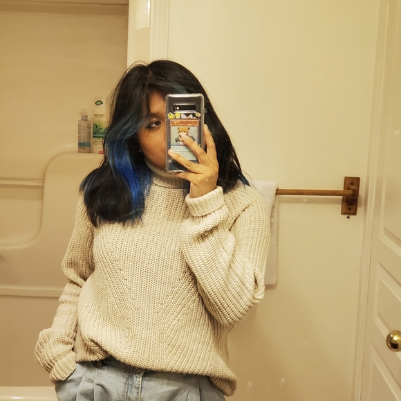 Soft white knitted turtle neck - Picture 3 of 3